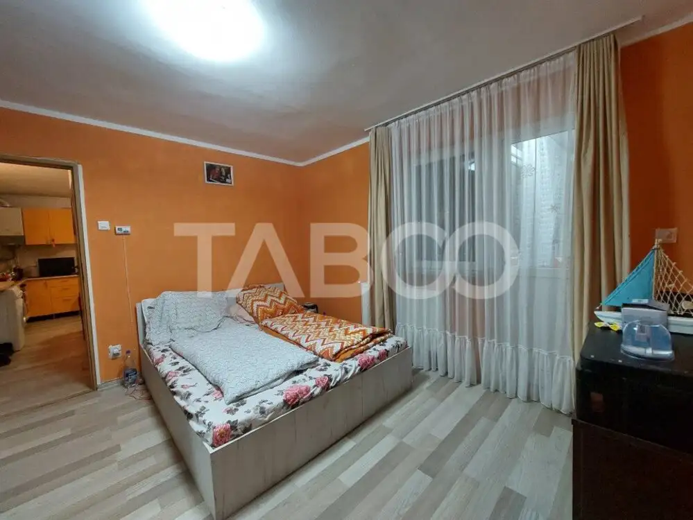 Garsoniera de vanzare 30 mp la parter balcon zona Stejarului Cisnadie