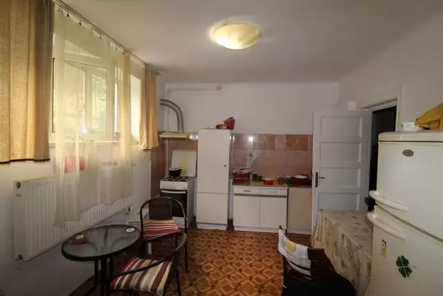 Apartament Demisol in Vila - posibilitate afacere