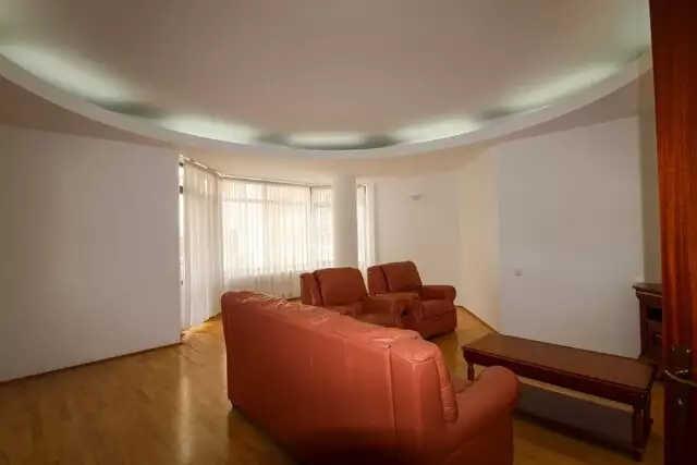 Imobil integral cu 5  apartamente- Primaverii