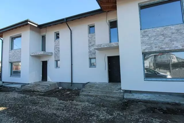 Comuna Berceni - Ilfov - Vila Tip Duplex 4 Camere P+1+M - Teren 250 Mp