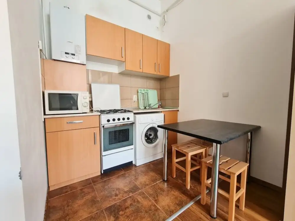 Apartament 2 camere | 38 mp | La cheie | Zona strazii Horea!