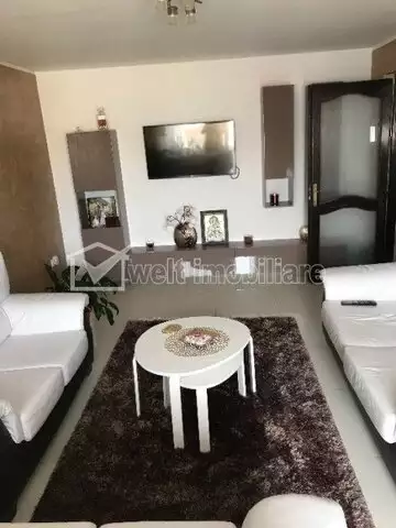 Vanzare apartament, 3 camere in Intre Lacuri