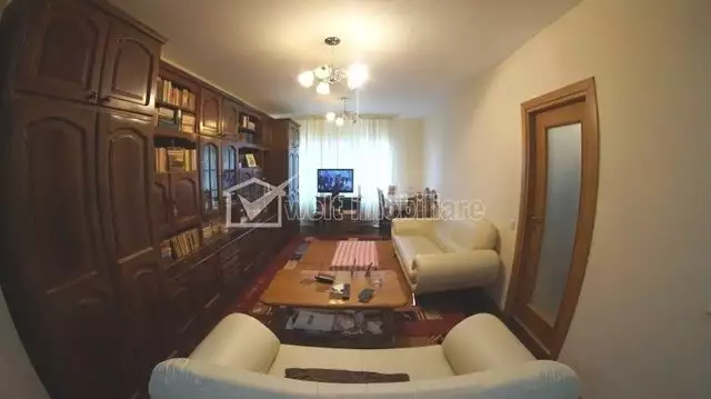 Vanzare apartament, 4 camere in Andrei Muresanu
