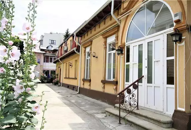 Casa de vanzare central in zona  Dacia Eminescu Mosilor
