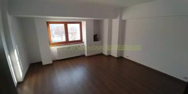 Inchiriere apartament 4 camere pretabil pentru Spatiu de Birouri