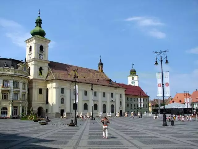 Spatiu comercial 157 mp, inchiriere lunga durata in Sibiu, str Balcescu, Piata Mare