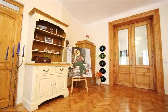Apartament cu 3 camere str. Muresenilor - pretabil regim hotelier / home office