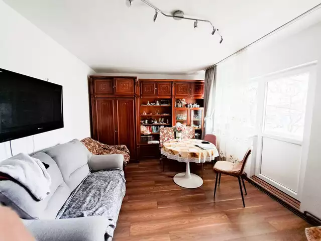 Apartament 4 camere | Decomandat | Etaj 1 | Balcon | Zona Bucuresti!