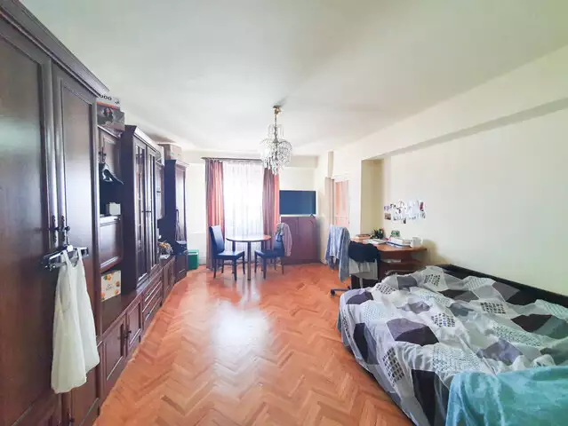 Apartament 3 camere | Decomandat | Etaj intermediar | Str. Bucuresti