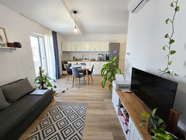 Apartament 2 camere finisat| Bloc nou | Etaj 3/5 | Parcare | Buna Ziua