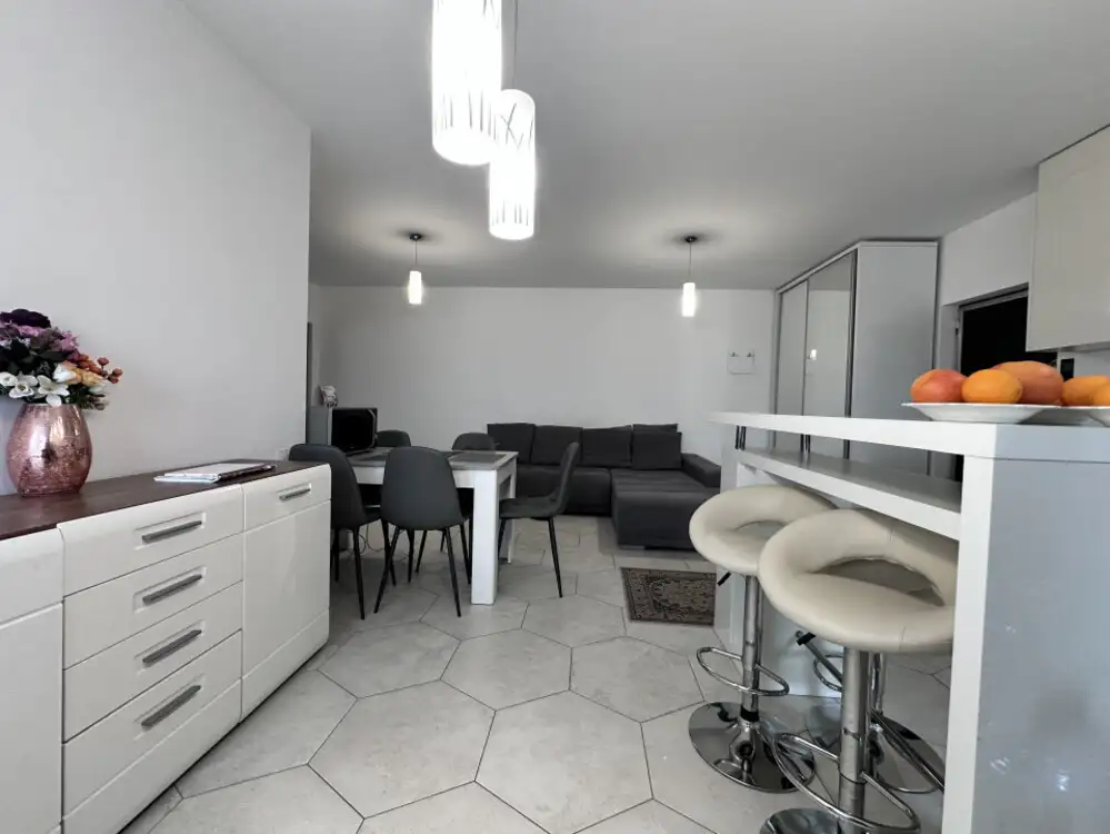 Apartament cu 3 camere | Bloc nou | Etaj 6/8 | Garaj | Intre Lacuri